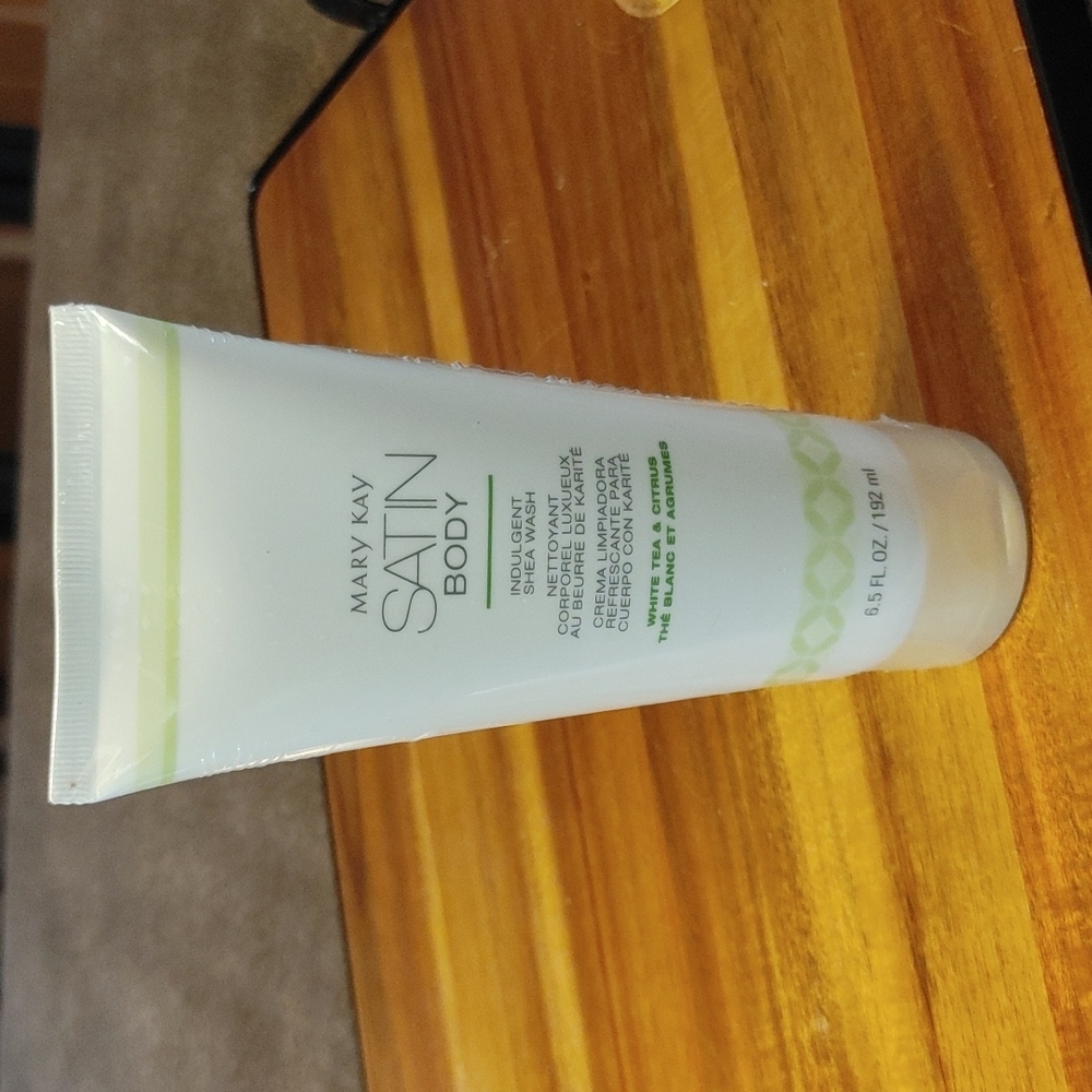 MK White Tea & Citrus Satin Body Indulgent Shea Wash